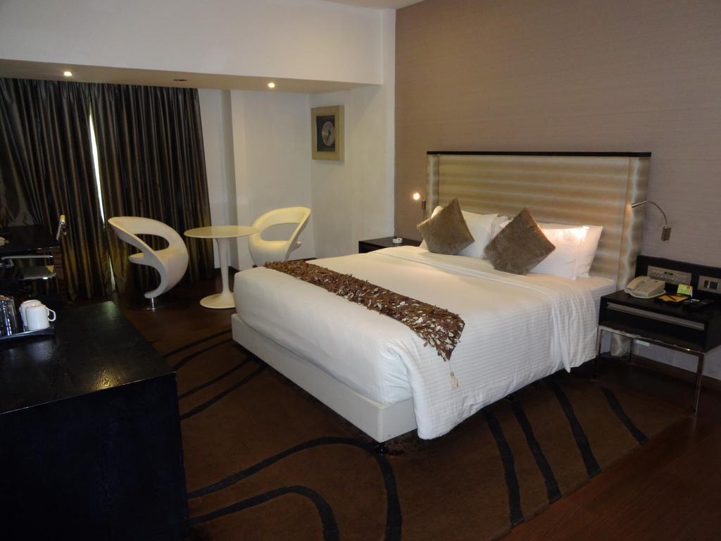 Clarion Hotel President Chennai Exteriör bild