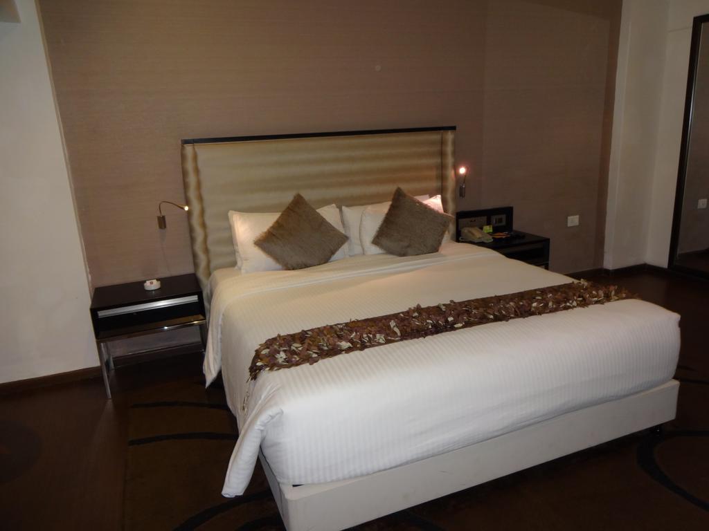 Clarion Hotel President Chennai Exteriör bild
