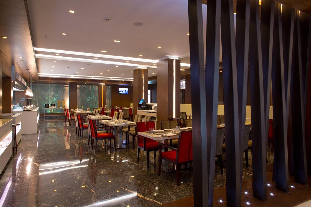 Clarion Hotel President Chennai Exteriör bild