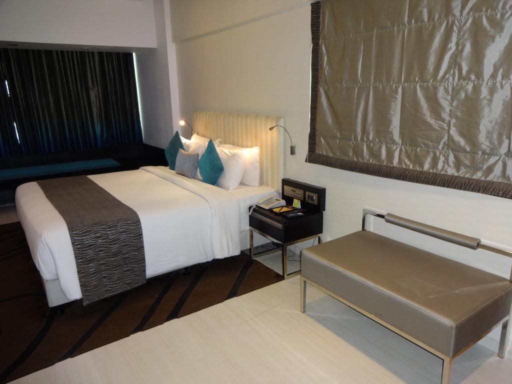 Clarion Hotel President Chennai Exteriör bild