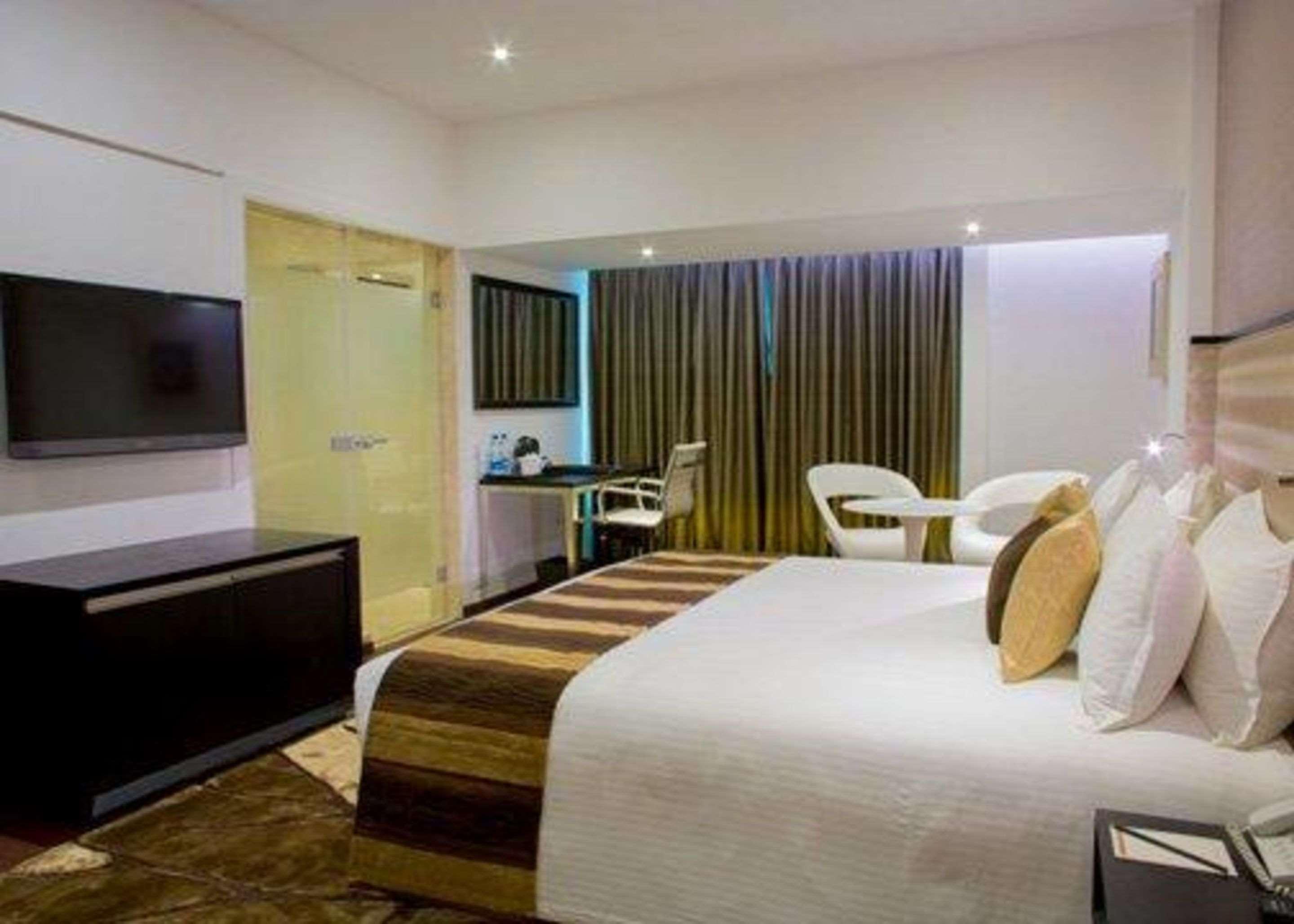 Clarion Hotel President Chennai Exteriör bild